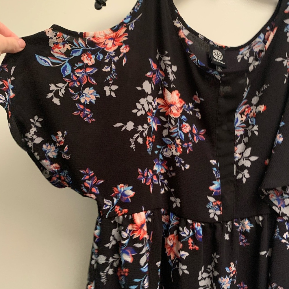 Cut out shoulder top floral print